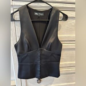 Zara NWOT Chic & Classy Black Sleeveless Satin Effect Top Medium ❤️